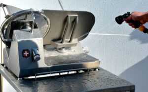 Trancheur_Automatiquel_Pignon_Roussey-fils_Lago_2_Lavage_au_Jet-min